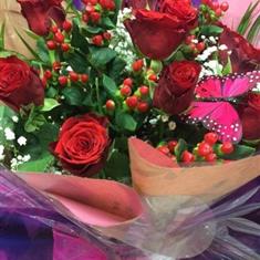 12 Red Roses With Berries