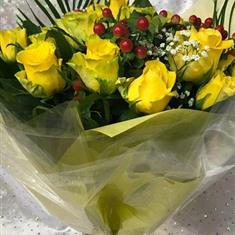 12 Yellow Roses