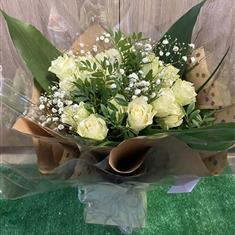 12 White Roses